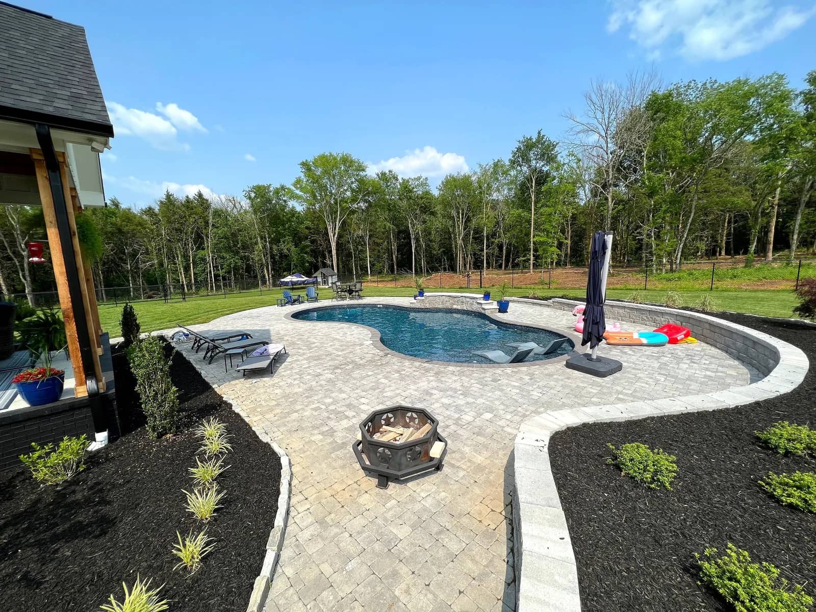 Backyard pool and spa built in Middle Tennessee